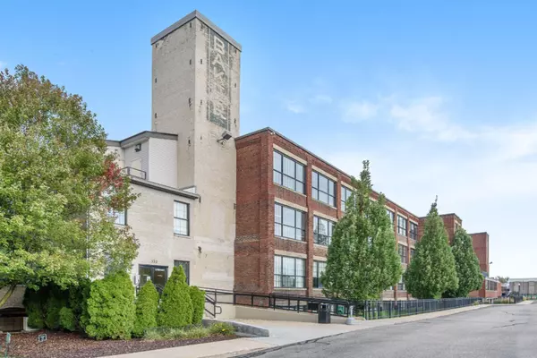 Holland, MI 49423,533 Columbia Avenue #212