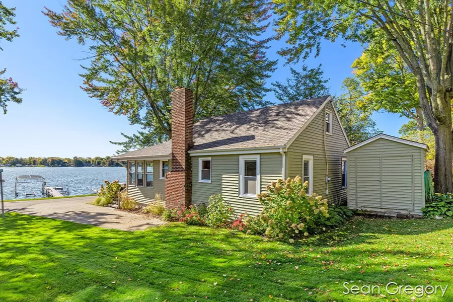 6402 Lakeshore Drive, Saranac, MI 48881