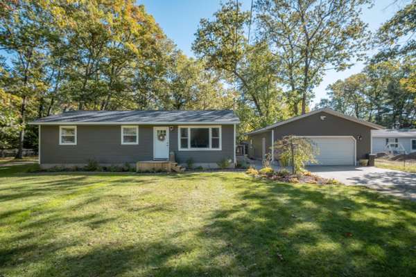 880 Van Eyck Street, Muskegon, MI 49442