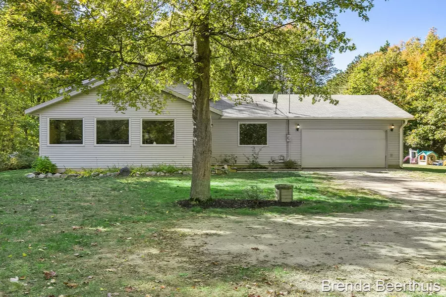 262 17 Mile NW Road, Kent City, MI 49330