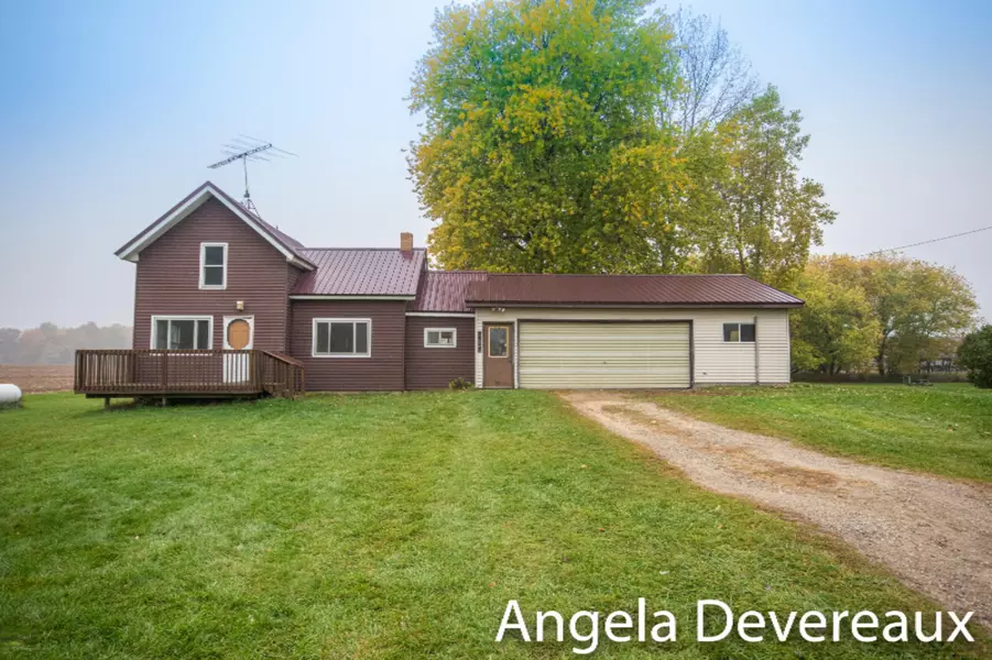 4864 S Vickeryville Road, Sheridan, MI 48884