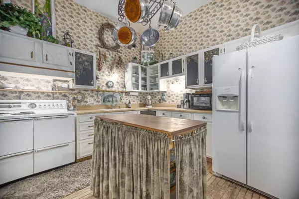 Pentwater, MI 49449,220 E Park Street