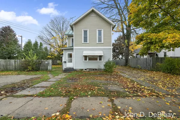 118 N Hudson Street, Lowell, MI 49331