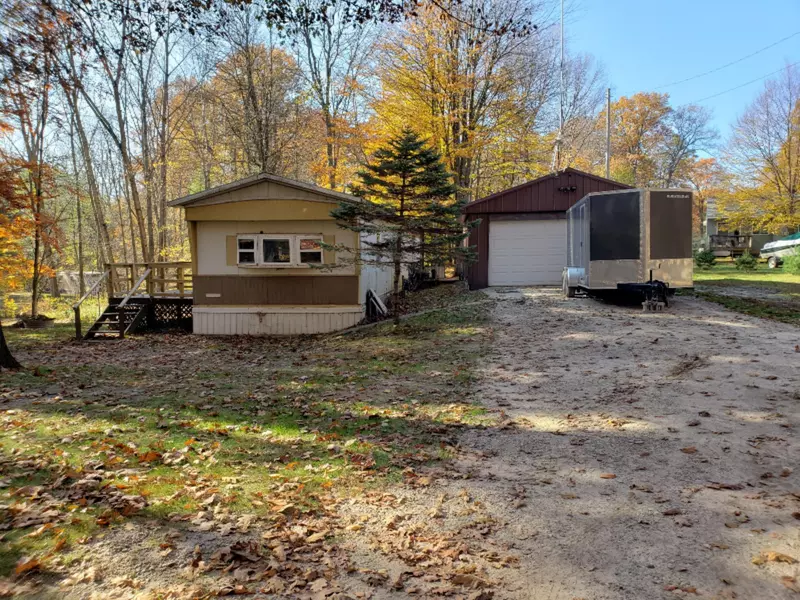 15701 Minerva NE Drive, Gowen, MI 49326