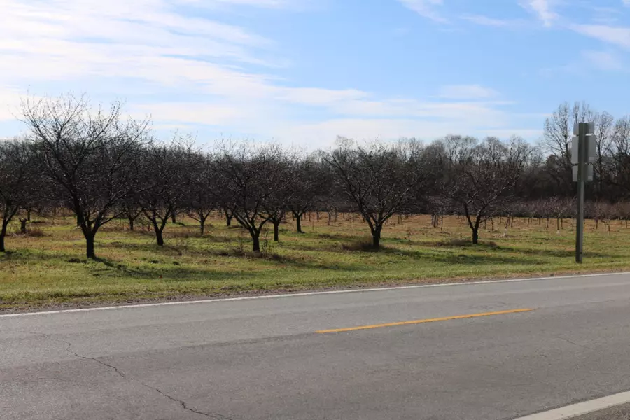 M 152 Hwy, Dowagiac, MI 49047