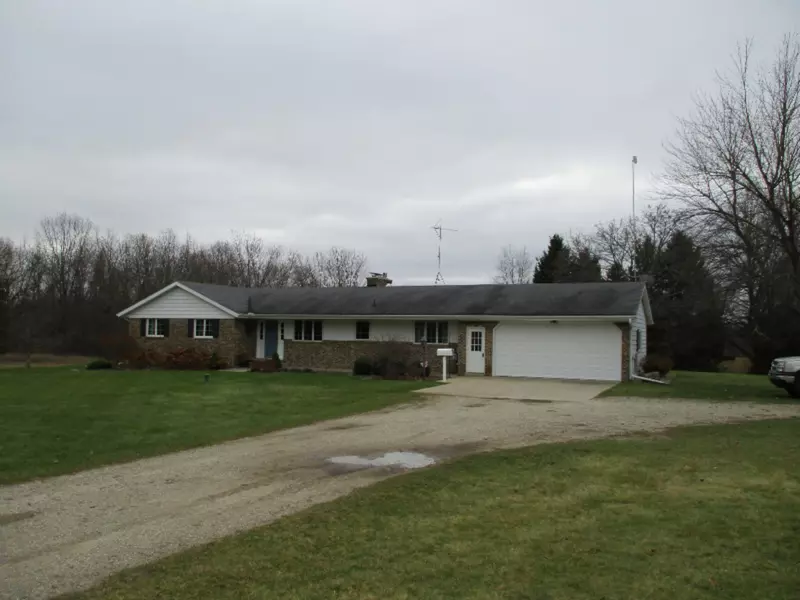 2160 E Stanton Road, Stanton, MI 48888