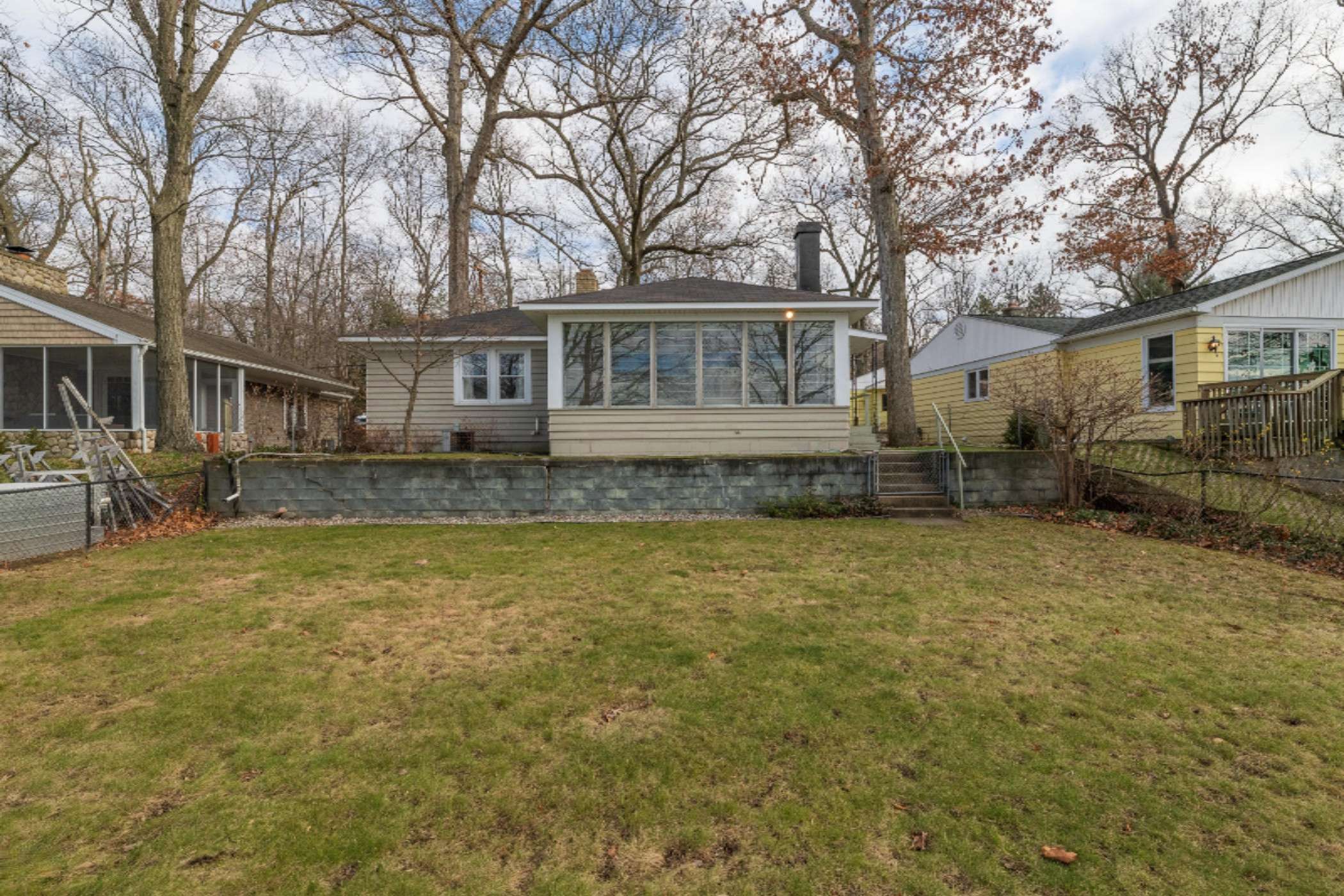 530 E Gull Lake Drive, Augusta, MI 49012