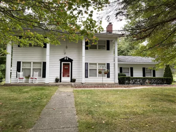 63 8th Avenue, Fruitport, MI 49415
