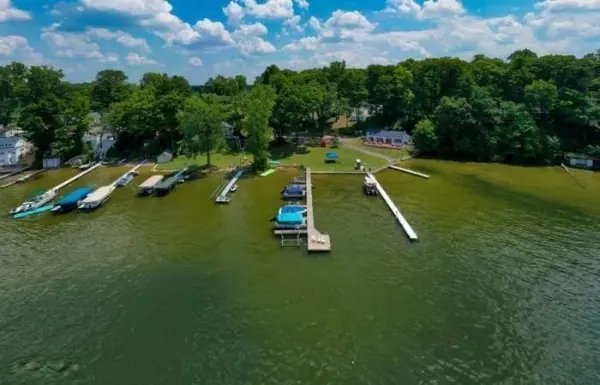 Dowagiac, MI 49047,33074 Hunt Drive