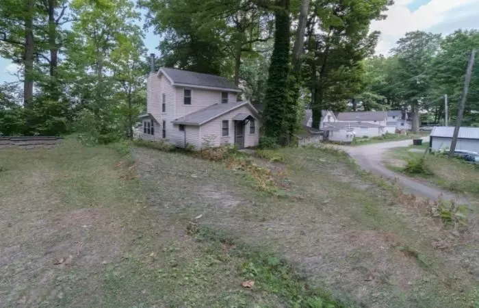 33074 Hunt Drive, Dowagiac, MI 49047