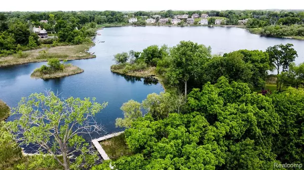 2630 TURTLE LAKE Drive, Bloomfield Hills, MI 48302