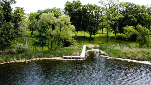 Bloomfield Hills, MI 48302,2630 TURTLE LAKE Drive