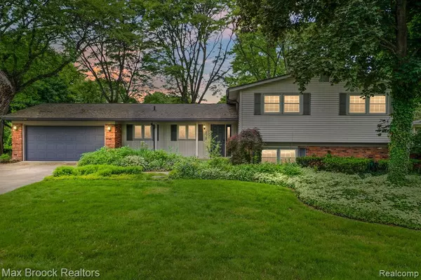 Beverly Hills, MI 48025,31335 CHURCHILL Drive