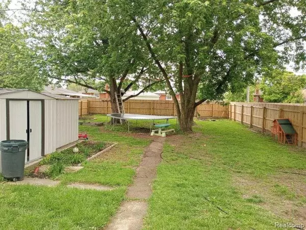 Eastpointe, MI 48021,17054 Forest Avenue