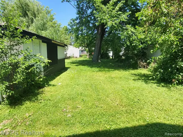 Eastpointe, MI 48021,17043 FOREST Avenue