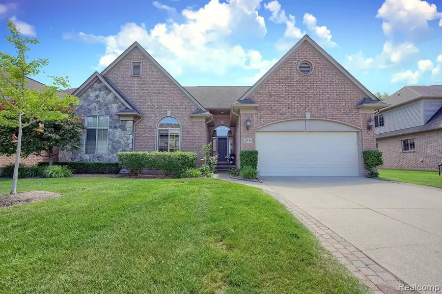 2706 Ridgecrest Drive, Utica, MI 48316
