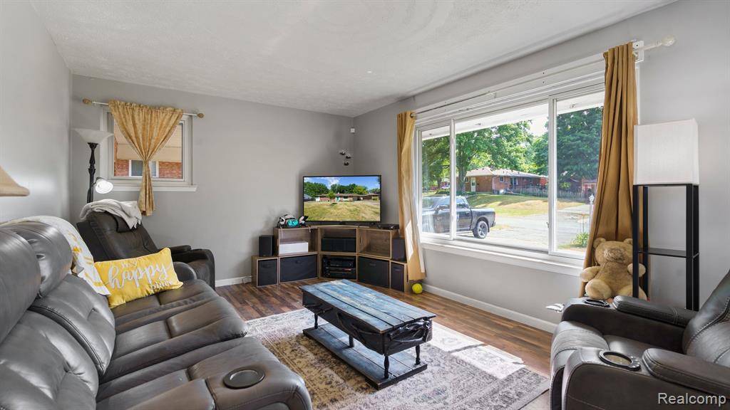 Waterford, MI 48328,779 SHERYL Drive