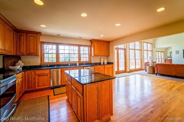 New Boston, MI 48164,26705 WHISPERING WILLOWS Drive