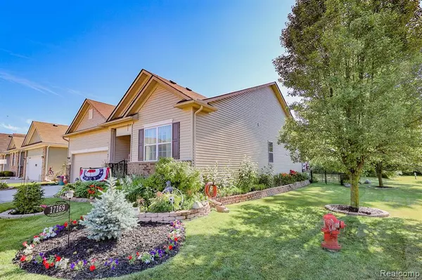 New Boston, MI 48164,17169 THERESA Lane