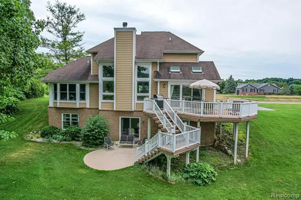 White Lake, MI 48383,6135 WHISPERING MEADOWS Drive