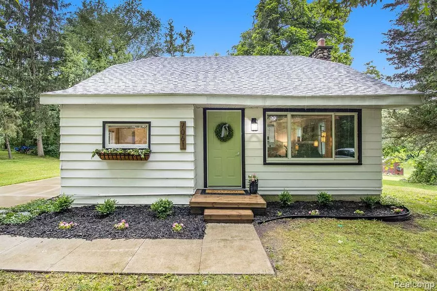 7061 GLEN CIR Drive, Gregory, MI 48137