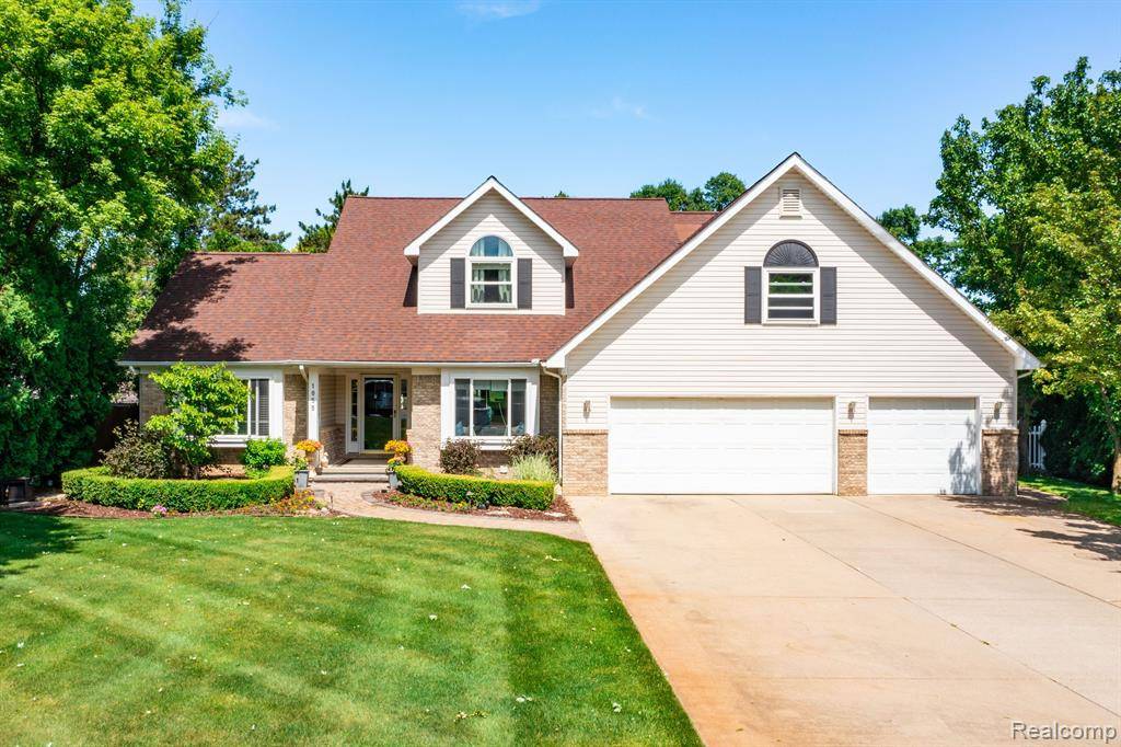 1055 Clearview Drive, Oxford, MI 48371