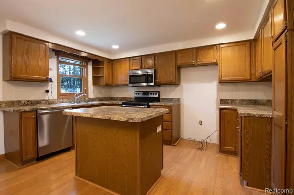 Ortonville, MI 48462,2180 E SEYMOUR LAKE Road