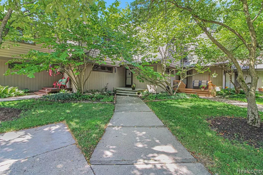 East Lansing, MI 48823,5435 Wild Oak Drive