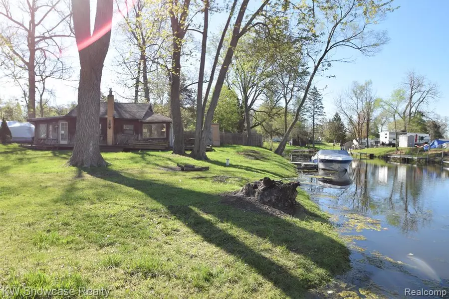 4120 NAVARRA Court, White Lake, MI 48383