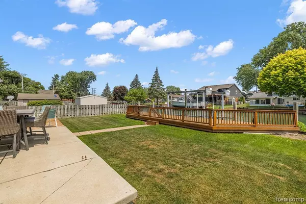Harrison Township, MI,38088 LAKEVILLE Street