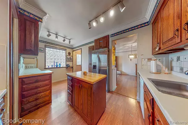 Madison Heights, MI 48071,30080 AVONDALE Drive