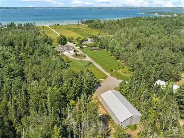 Charlevoix, MI 49720,5335 CASTLE SHORES Drive