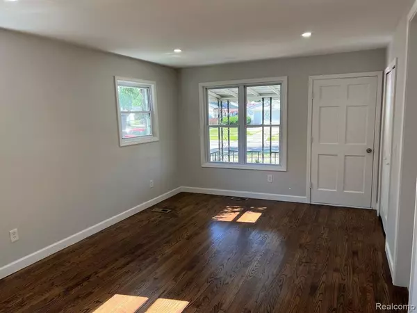 Madison Heights, MI 48071,26041 CAMEO