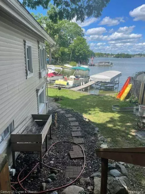 Fenton, MI 48430,6599 CLOSE Drive