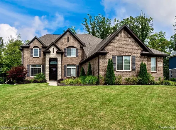 24059 DEERHAWK Drive, New Boston, MI 48164