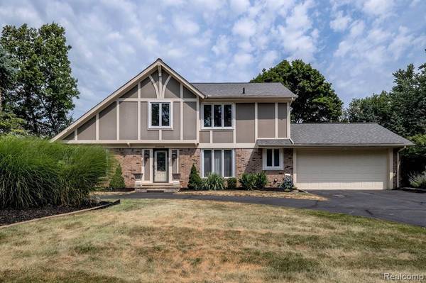 28226 BELLCREST Street, Farmington Hills, MI 48334