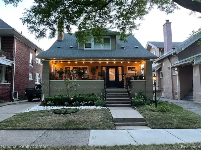 1025 BEACONSFIELD Avenue, Grosse Pointe Park, MI 48230