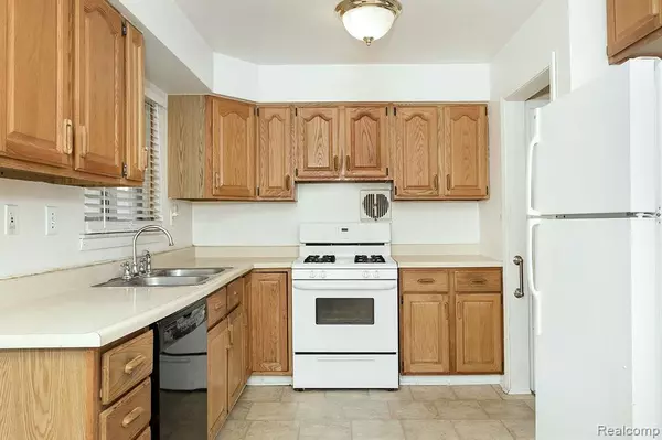 Eastpointe, MI 48021,24635 JOHNSTON Avenue