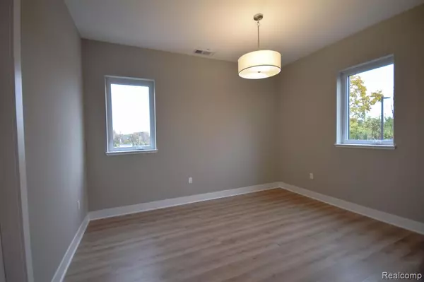 Rochester Hills, MI 48307,1401 S ROCHESTER Road