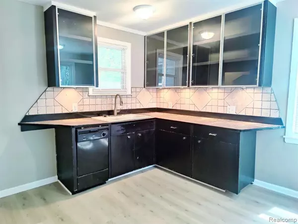 Eastpointe, MI 48021,17670 LINCOLN Avenue