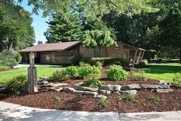 18570 RIVERSIDE Drive, Beverly Hills, MI 48025