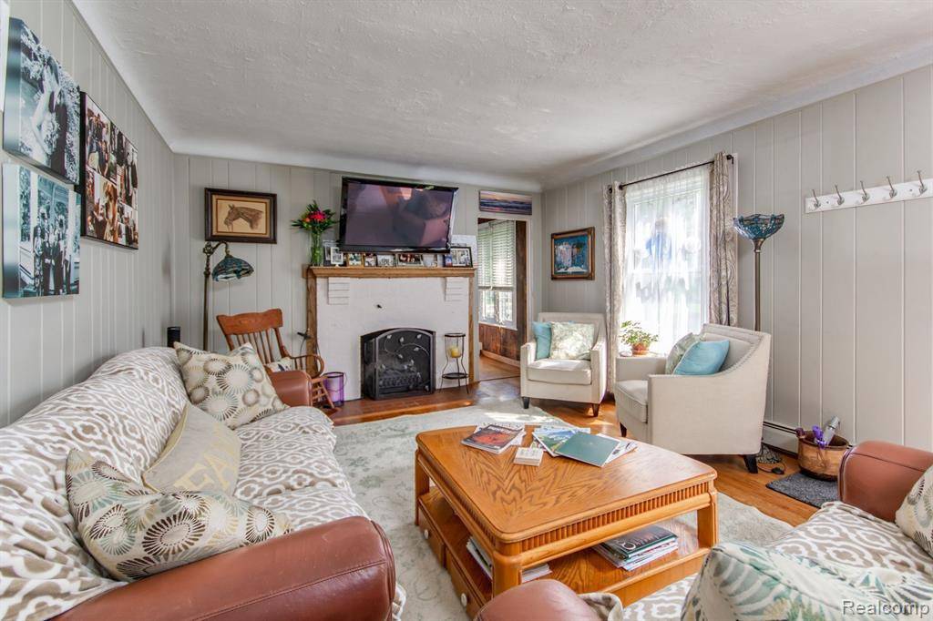 Farmington, MI 48336,32040 VALLEY VIEW Street
