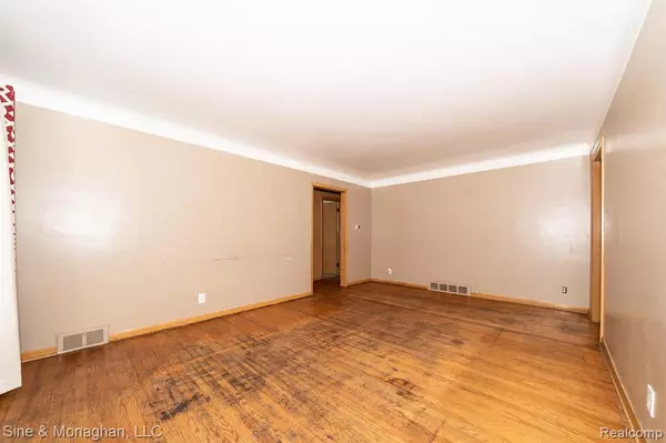 Eastpointe, MI 48021,15330 STRICKER Avenue