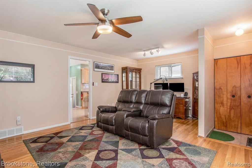 Farmington Hills, MI 48336,21912 LEYTE Street