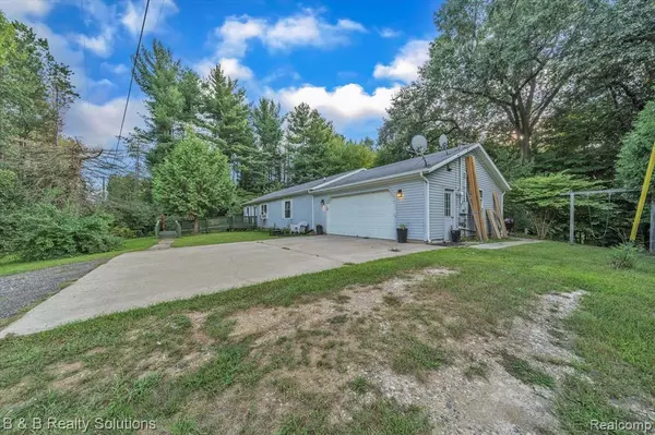 North Branch, MI 48461,3943 FIVE LAKES Road