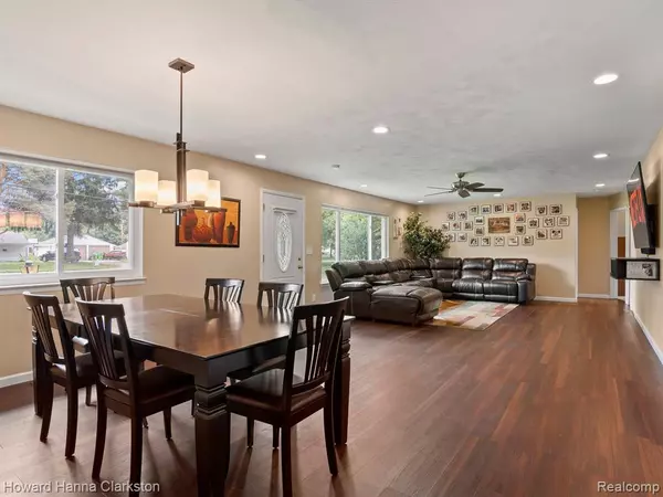 New Hudson, MI 48165,55780 PONTIAC TRAIL CT