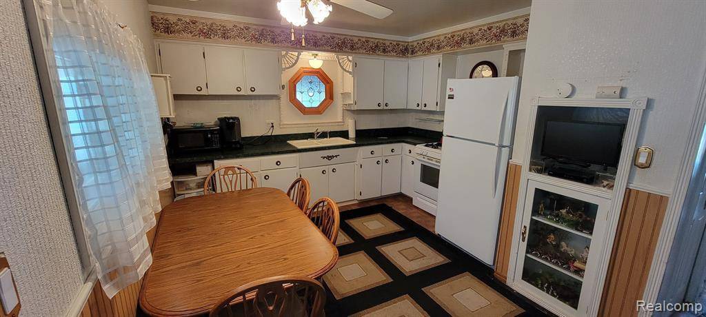 Taylor, MI 48180,9514 cass