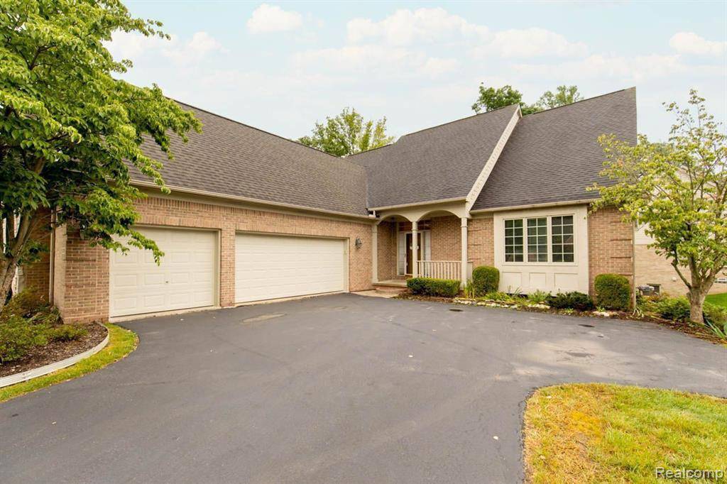 31203 SCENIC VIEW Circle, Farmington Hills, MI 48334