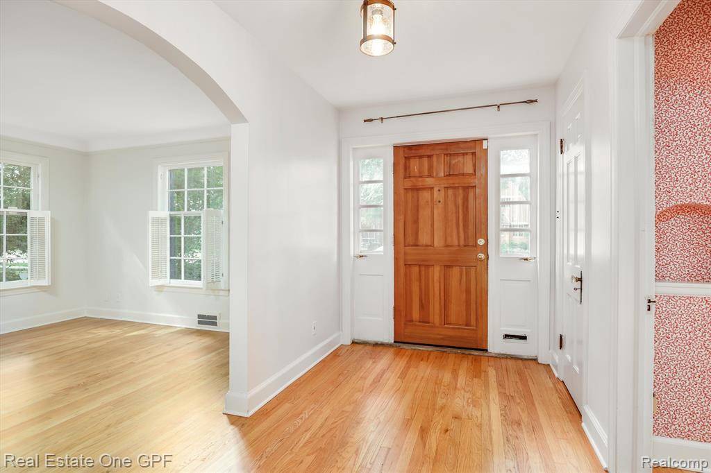 Grosse Pointe Park, MI 48230,1330 BEDFORD Road