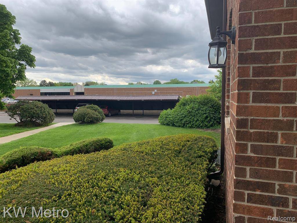 Southfield, MI 48076,19637 W 12 MILE SW Road